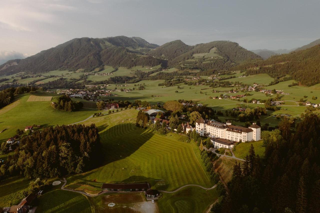 Imlauer Hotel Schloss Pichlarn Aigen im Ennstal Exterior photo Aerial view of the abbey