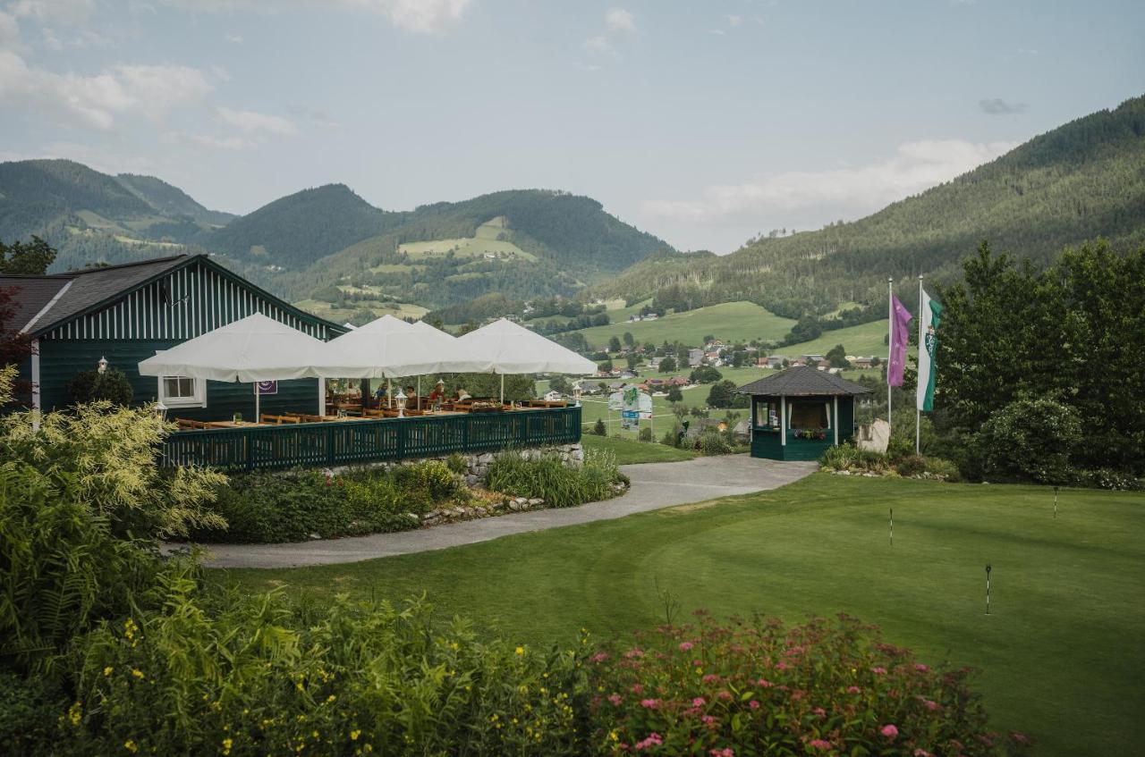 Imlauer Hotel Schloss Pichlarn Aigen im Ennstal Exterior photo The clubhouse