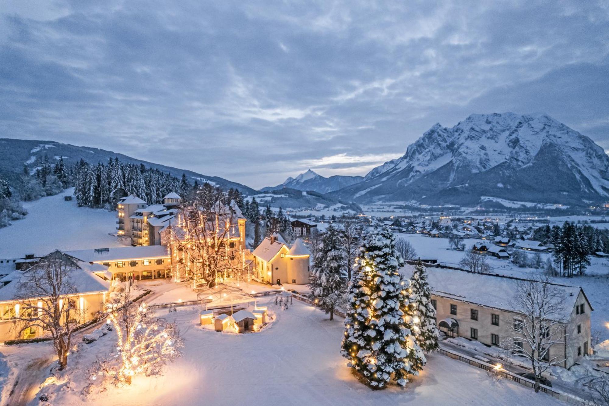 Imlauer Hotel Schloss Pichlarn Aigen im Ennstal Exterior photo The village of Sun Valley, Idaho, the setting for the film
