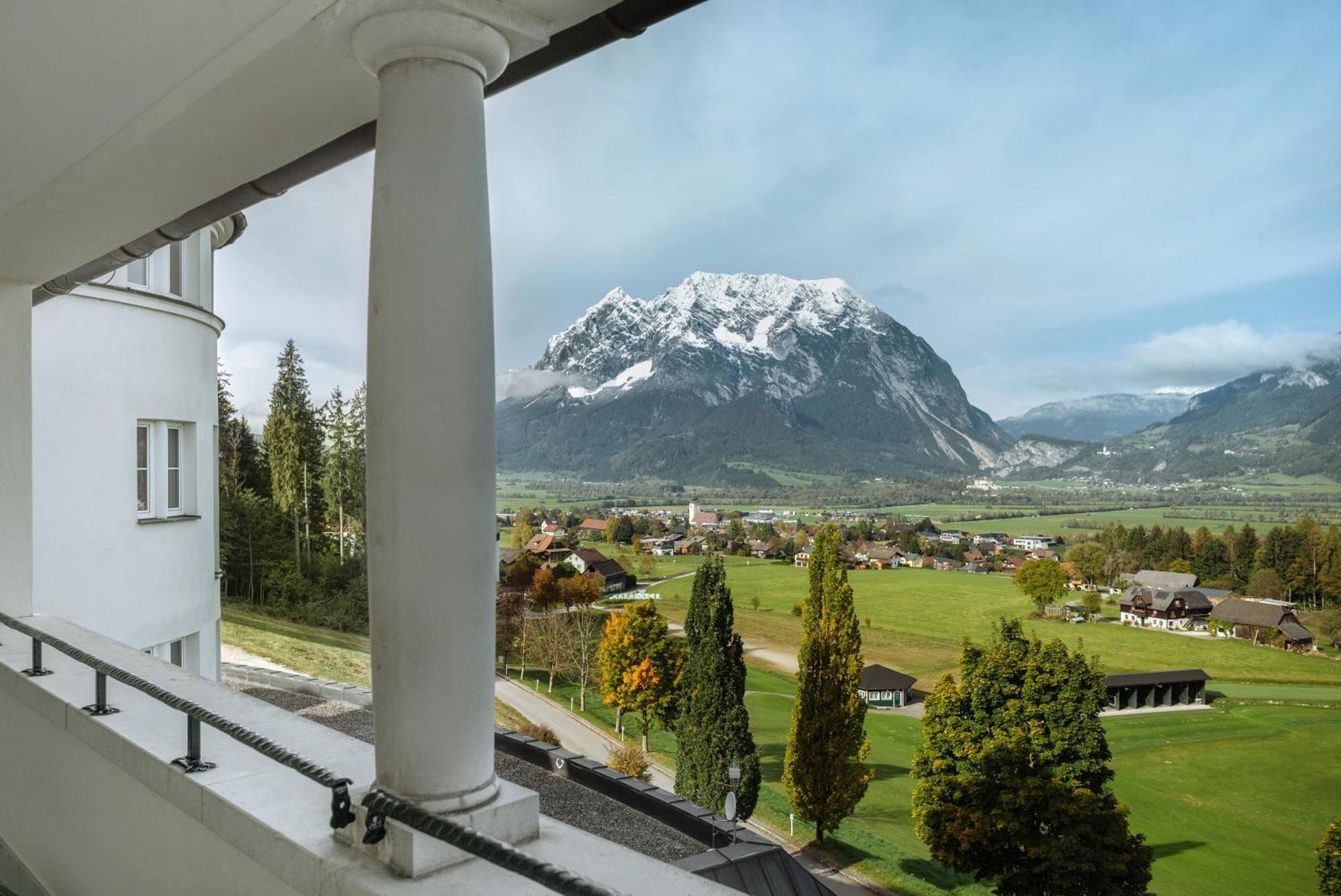 Imlauer Hotel Schloss Pichlarn Aigen im Ennstal Exterior photo View of the village
