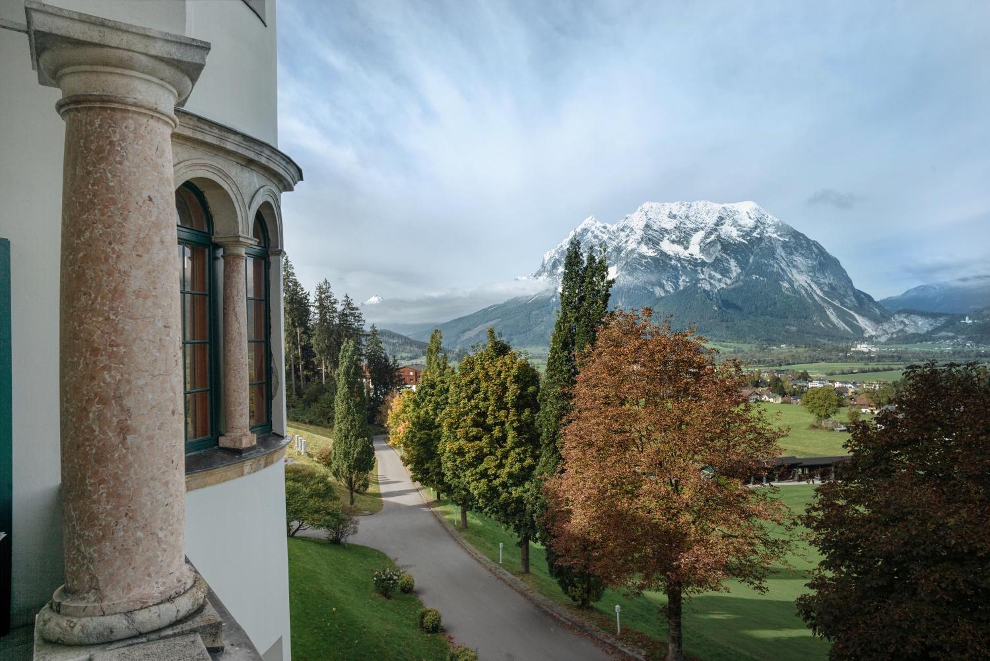 Imlauer Hotel Schloss Pichlarn Aigen im Ennstal Exterior photo View of the Zugspitze from the castle