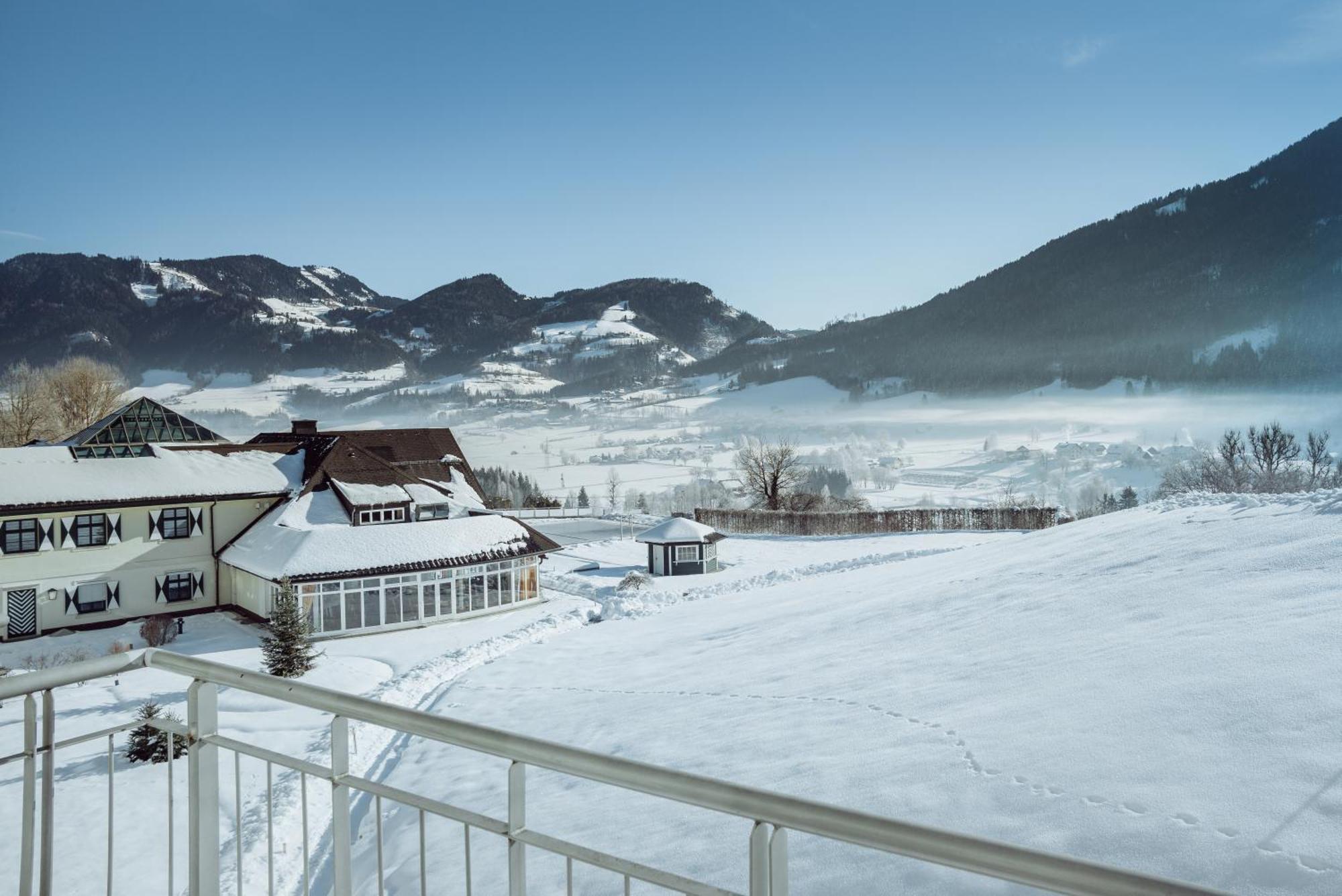 Imlauer Hotel Schloss Pichlarn Aigen im Ennstal Room photo View of the town